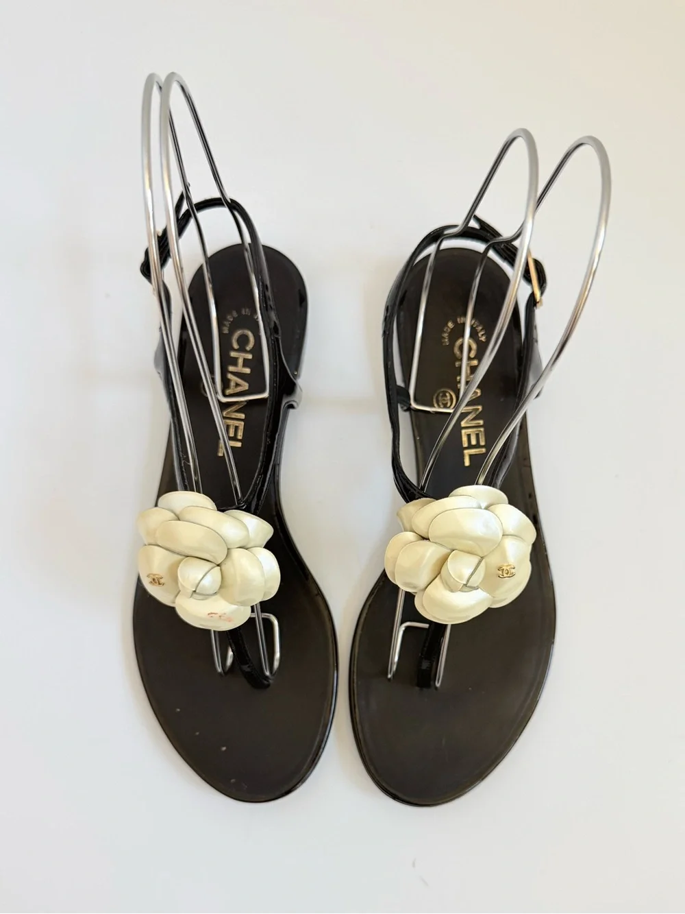 CHANEL Black Patent Leather Ivory Camellia Flower Flat Thong Sandals EU 37.5